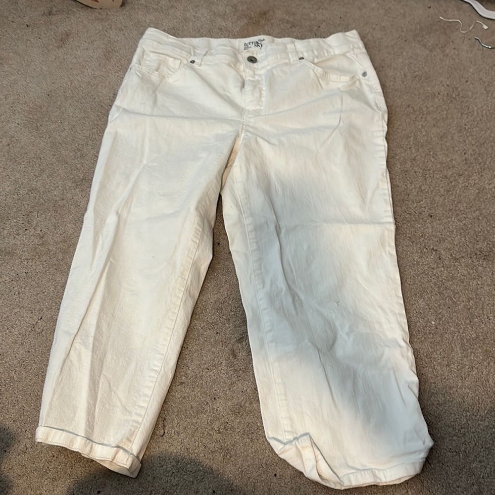 White Capri jeans